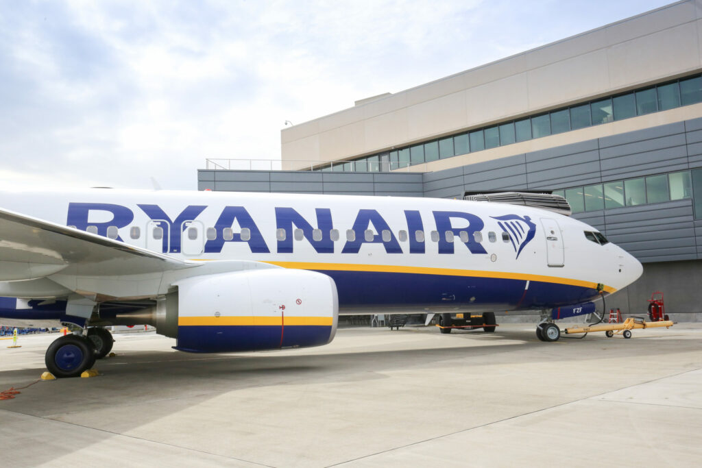 Ryanair Flugzeug am Terminal