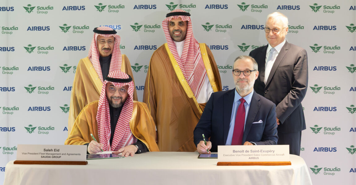 Vertreter von Airbus und der Saudia Group bei der Vertragsunterzeichnung.