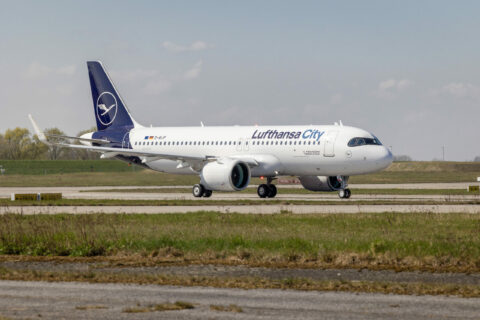 Frisch vom Werk: Die A320neo mit der Kennung D-AIJP ist das erste fabrikneue Flugzeug für die Lufthansa City Airlines.