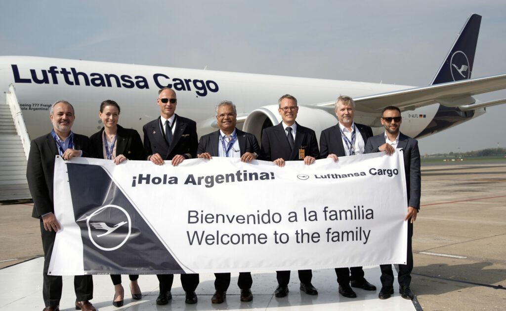 Lufthansa Cargo tauft neuesten Frachter „¡Hola Argentina!“