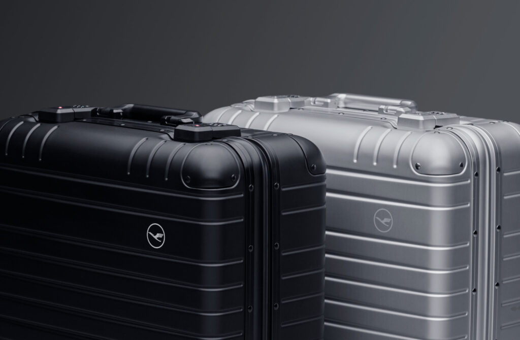 Die Lufthansa Aluminium Collection gibt es in schwarz und in silber.