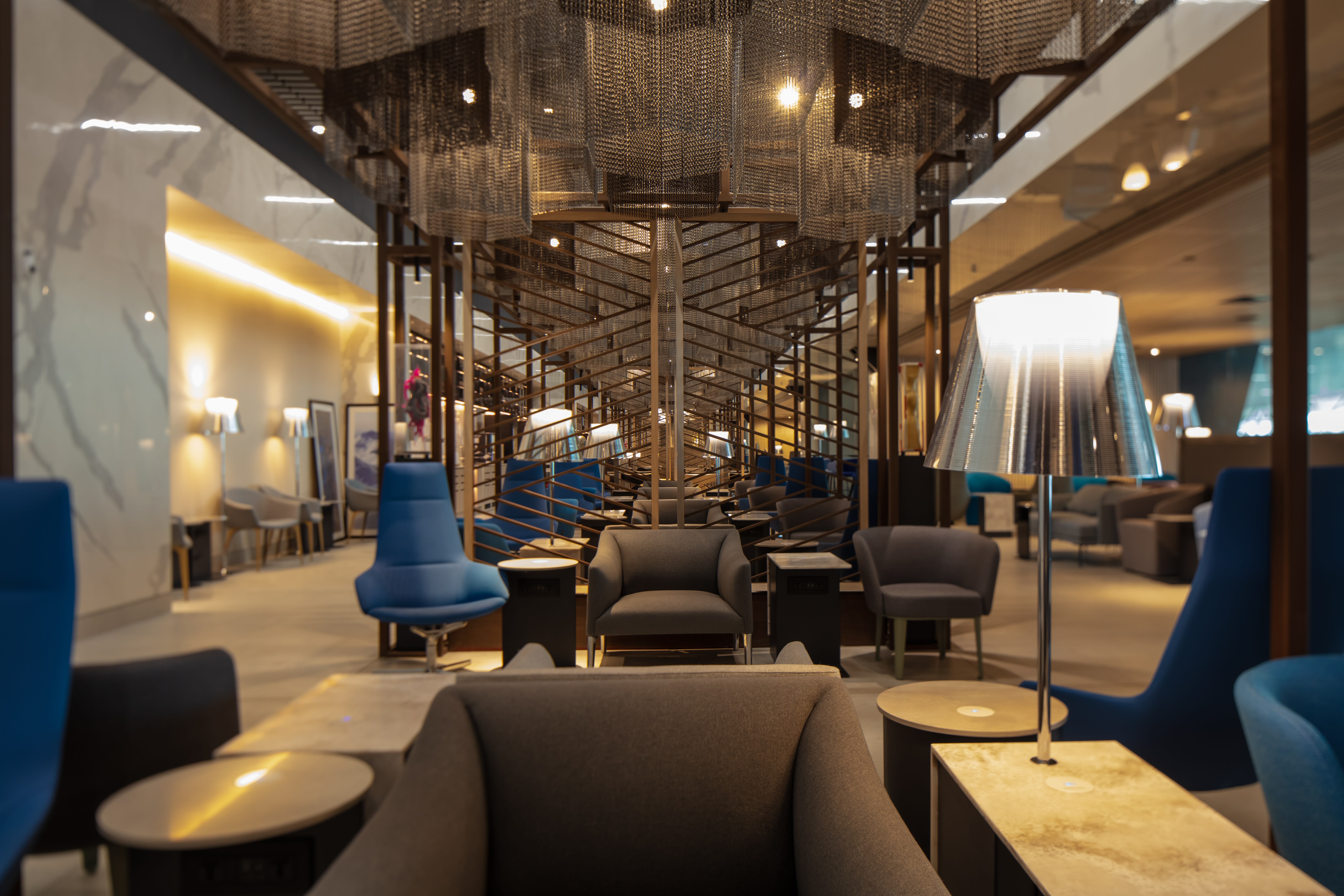 Blick in eine neue und renovierte Lounge von LATAM.