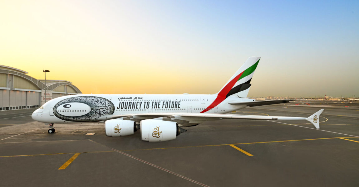 Emirates ist größter Betreiber der A380. Die Golf-Airline versuchte immer wieder Airbus zum Bau einer A380neo als einem wirtschaftlicheren Nachfolgemodell mit effizienteren Triebwerken zu bewegen – bislang erfolglos. 