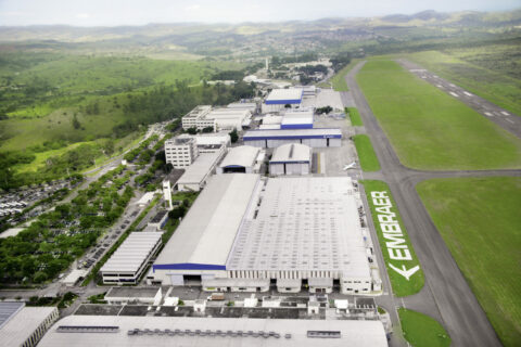 Embraer ist generell gut in das Jahr 2025 gestartet. Der Konzern beklagt jedoch weiterhin Einschränkungen durch eine gestörte Zulieferkette.