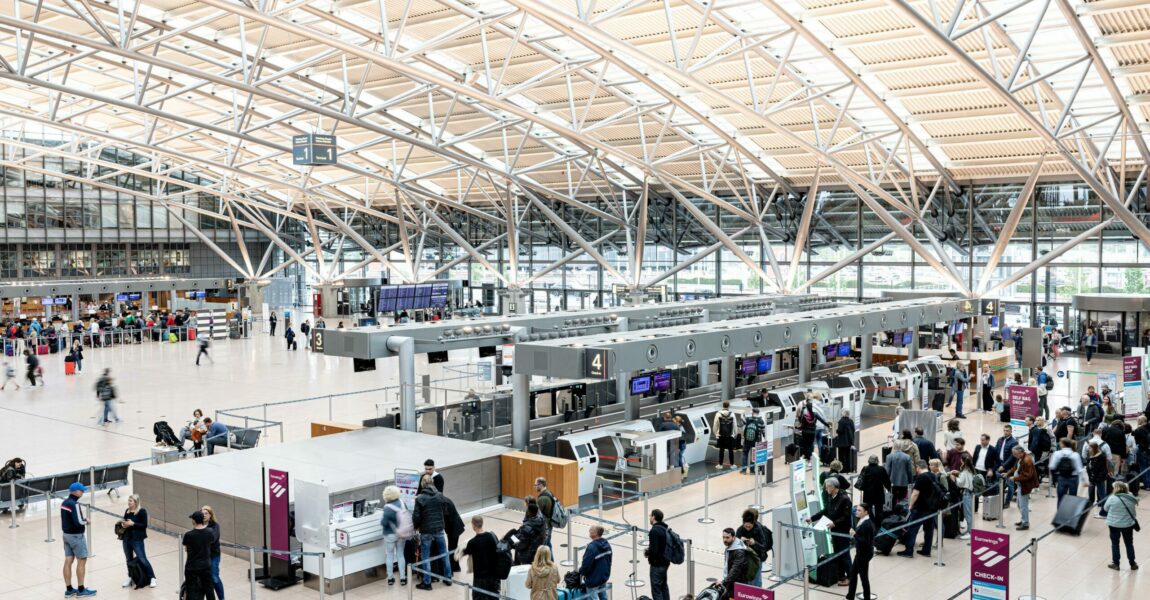 Die Passagierzahlen an den Flughäfen in Europa (im Bild Hamburg) wachsen momentan langsamer als im Vorjahr. Das hat ACI Europe herausgefunden.