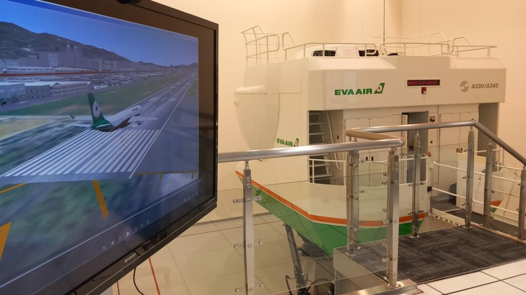 Einer von aktuell sechs Flugsimulatoren, die Eva Air für sämtliche eingesetzte Flugzeugtypen betreibt. 