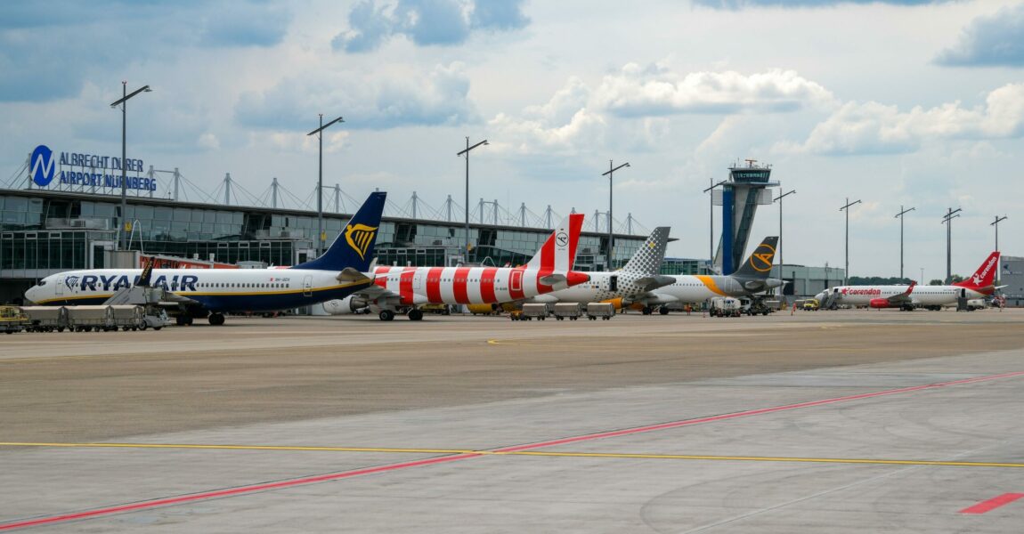 Im vergangenen Jahr blieb die Nachfrage nach Reisen in der Region weiterhin hoch. Über vier Millionen Passagiere nutzen den Airport Nürnberg 2024 für Flugreisen.