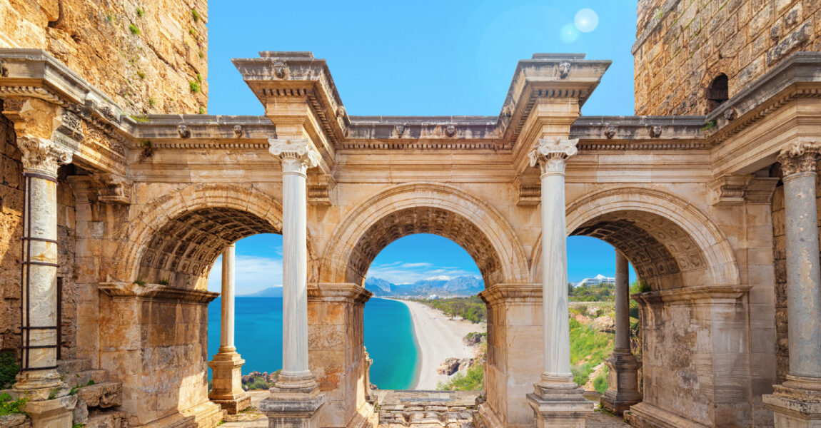 SunExpress fliegt im Sommer von allen Flughäfen der DACH-Region nach Antalya.