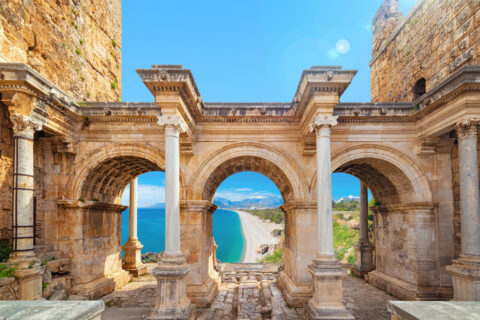 SunExpress fliegt im Sommer von allen Flughäfen der DACH-Region nach Antalya.