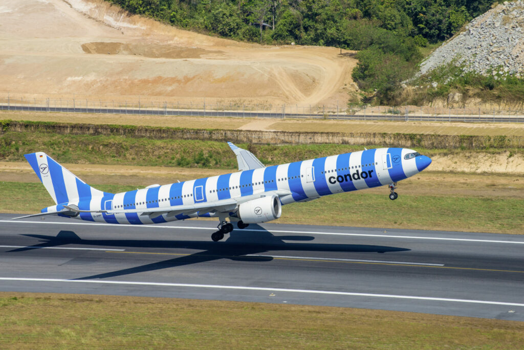 Abhebendes Flugzeug