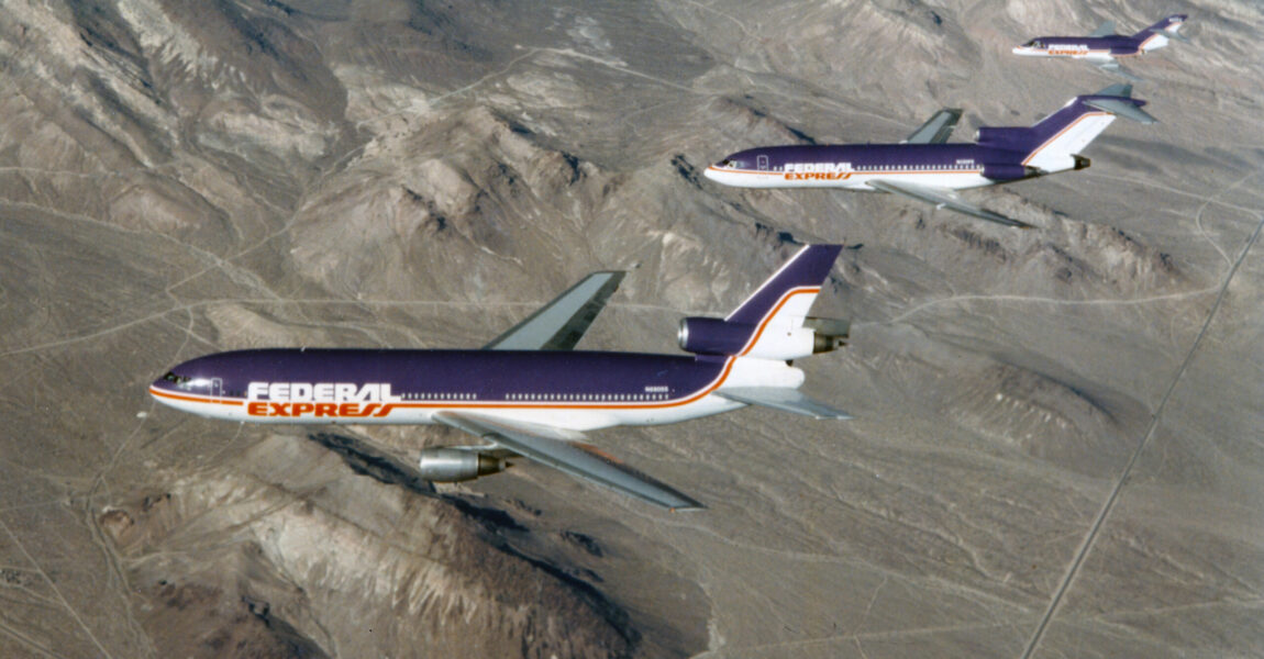 So fing FedEx an: Im Vordergrund die McDonnell Douglas DC-10F als erster Großraumjet – dahinter die Boeing 727F als erster Transatlantikjet – und ganz oben die Falcon 20F, mit der FedEx 1973 an den Start ging.