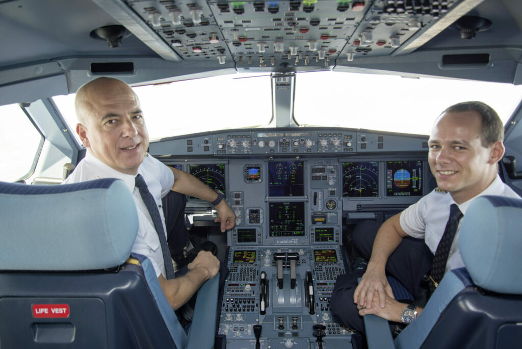 Piloten im Cockpit