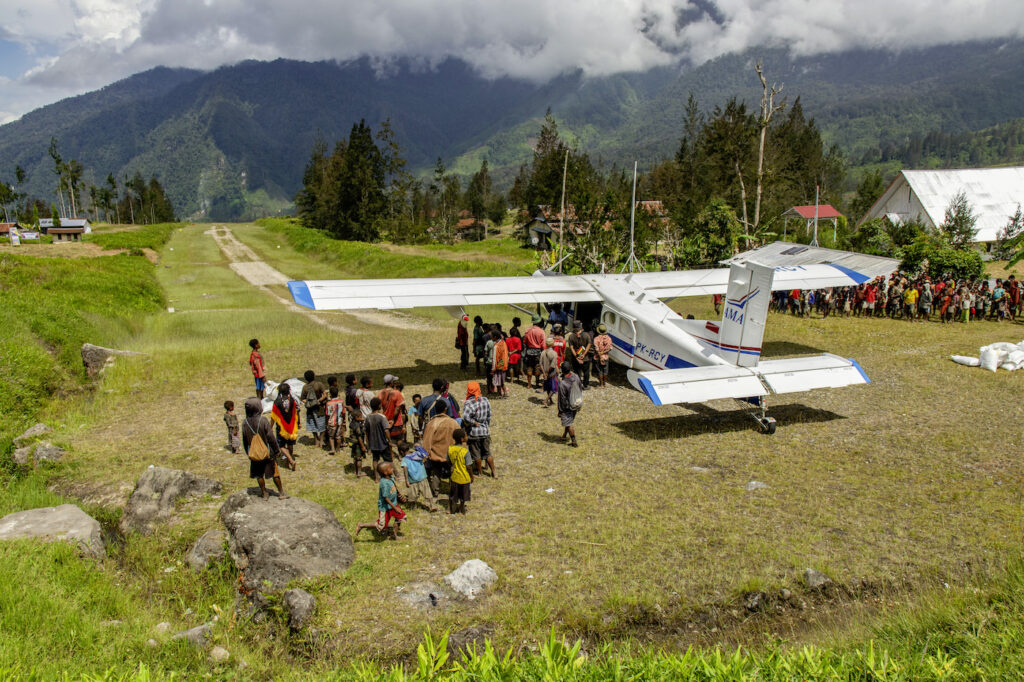 Bewohner warten auf Lebensmittel