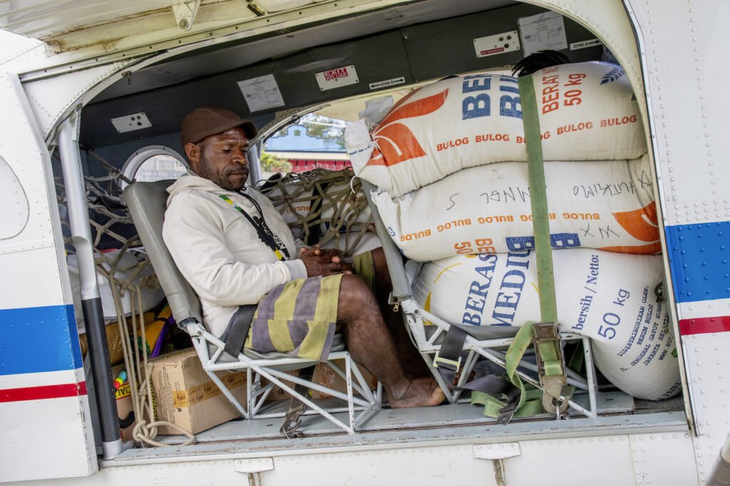 Passagier im Flugzeug