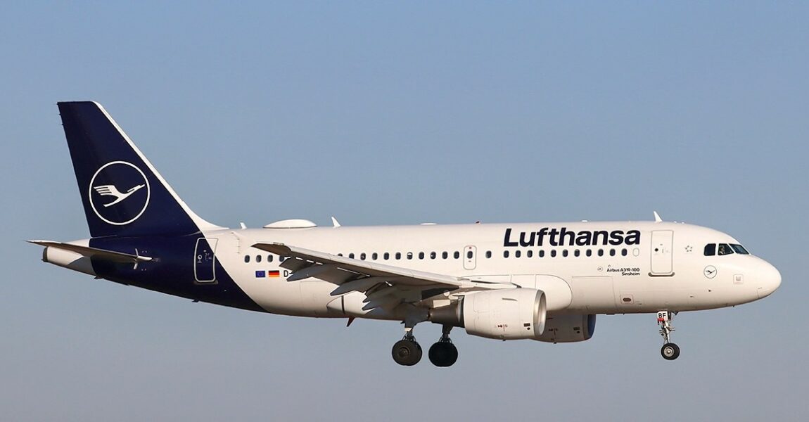 Die Lufthansa-A319 im Anflug auf Stuttgart, nachdem sich Dampf in der Kabine bildete