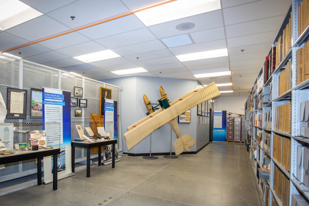 Boeing-Archiv, Flugzeugmodell, Aktenschränke