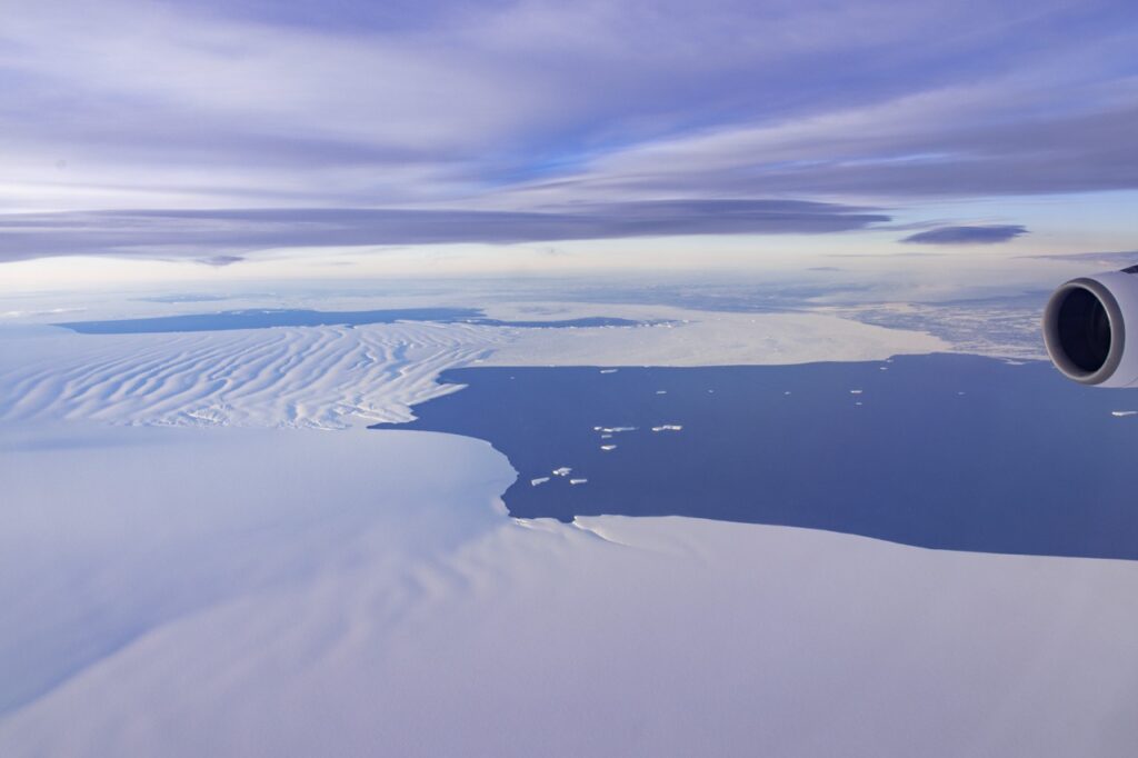 Im Anflug auf die Antarktis.