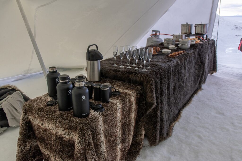 Begrüßungsdrinks nach der Ankunft.