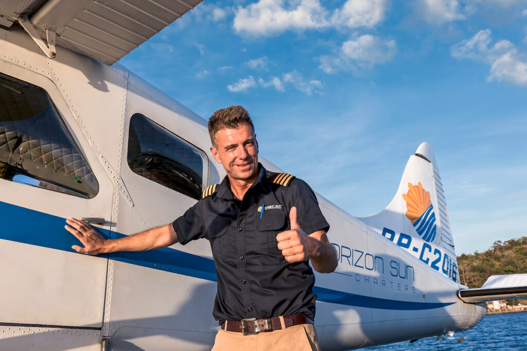 Raymond Schwab, Chef der Horizon Sun Charters, vor seiner Beaver