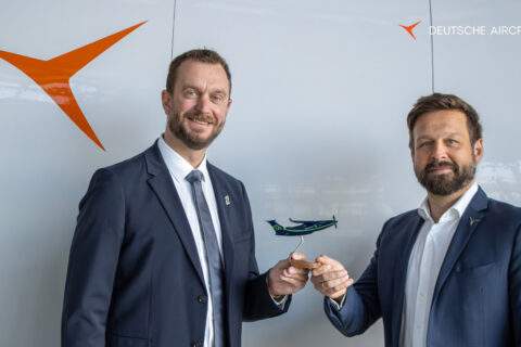 Markus Kochs-Kämper, CTO und Managing Director von VÆRIDION (links) und Frederic Fischer, Head of R&T von Deutsche Aircraft (rechts)