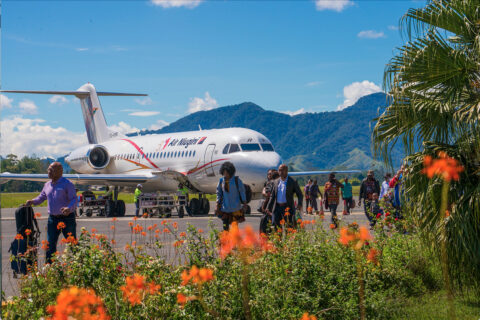 Air Niugini setzt Fokker 70 derzeit noch im Inlandsverkehr ein. Doch sie sollen bald durch A220 ersetzt werden.