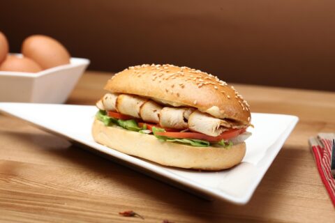 Darf man Essen mit ins Flugzeug nehmen?