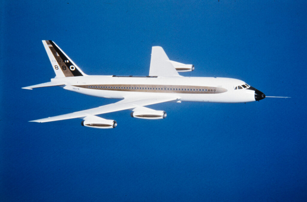 Prototyp der Convair 880 im Flug