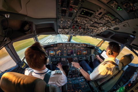 Für viele ist es ein langersehnter Kindheitstraum, als Pilotin oder Pilot ein Flugzeug zu steuern.