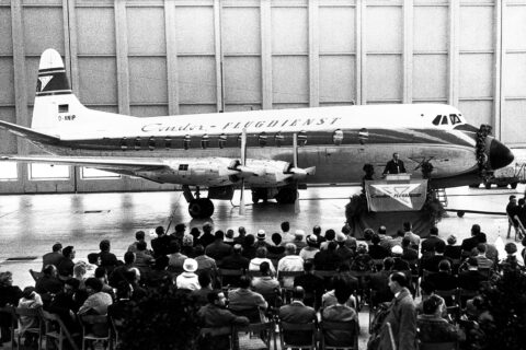 Im November 1961 übernahm die heutige Condor nicht nur die erste Viscount von ihrer Muttergesellschaft Lufthansa. Parallel dazu nannte sie sich nach dem Kauf der Namensrechte von Deutsche Flugdienst in Condor Flugdienst um. 
