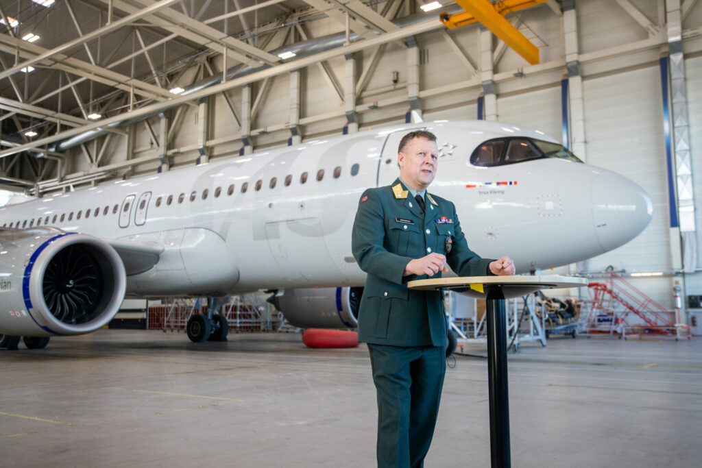 Der Chef der Logistikorganisation der norwegischen Streitkräfte, Brigadier Anders Jernberg, während der Bekanntgabe, dass SAS künftig einen Airbus A320neo auf MEDEVAC-Flügen einsetzen wird.