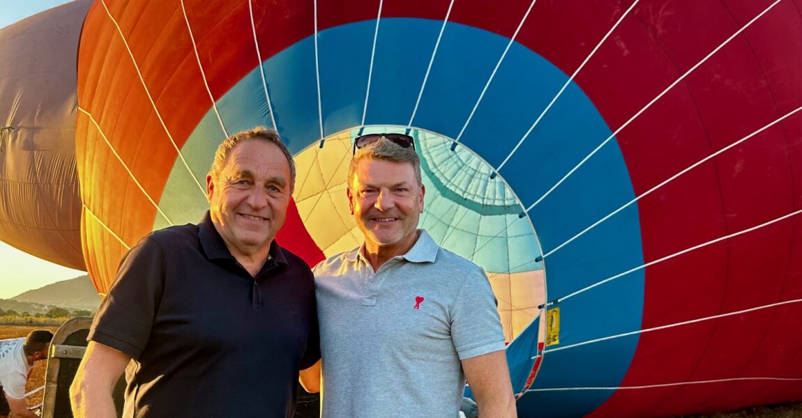 Eurowings-CEO Jens Bischof (re.) nahm sich die Zeit, um mit AERO-Autor Kurt Hofmann über Streckennetz, Flotte und den Wettbewerb im Markt zu sprechen.