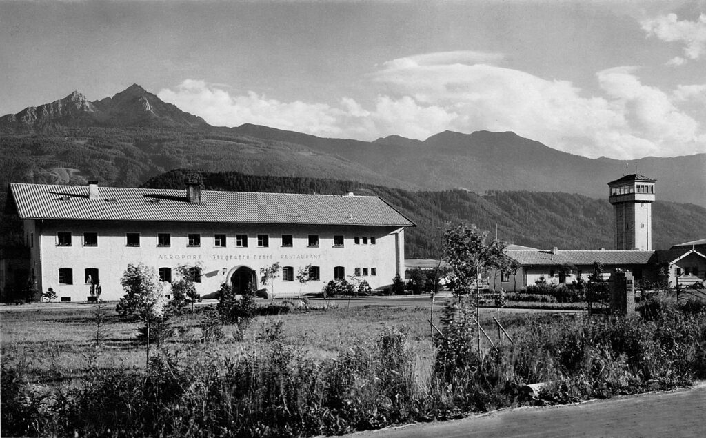 Standort Flughafen Innsbruck-West schwarz weiß