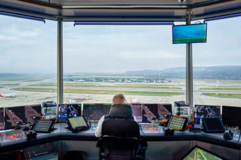 Die Personaldecke bei der Skyguide lässt für den komplexen Schweizer Luftraum zu wünschen übrig.