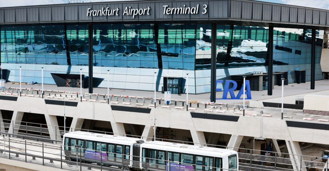 Schon jetzt ist es offiziell keine Baustelle mehr. Am 22. April 2026 soll das neue Terminal 3 am Frankfurter Flughafen feierlich eingeweiht werden. 