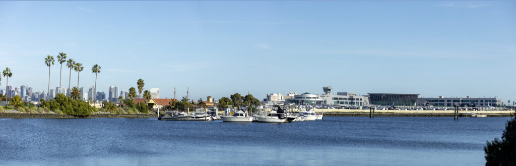 Der Flughafen San Diego liegt direkt am Pazifik, nur wenige Kilometer vom Stadtzentrum entfernt.