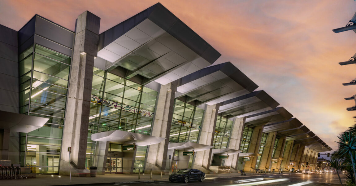 San Diego Airport in der Dämmerung.