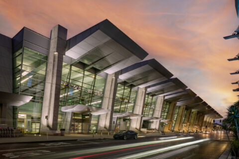 San Diego Airport in der Dämmerung.