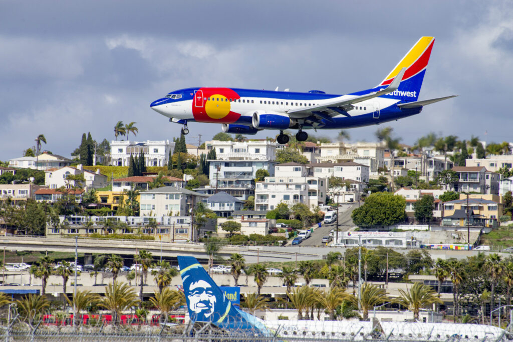 Der US-amerikanische Low-Coster Southwest (oben) ist mit einem Marktanteil von 33,3 Prozent Platzhirsch. Alaska Airlines gilt als die Nummer zwei.