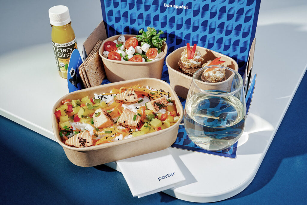 Frisches Essen an Bord von Porter Airlines.