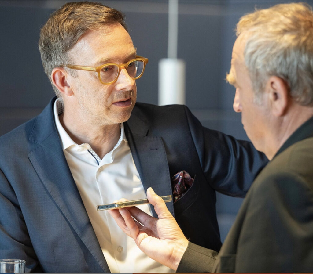 Lars Redeligx, CEO des Flughafen Düsseldorf, im Gespräch mit AERO-Mitarbeiter Kurt Hofmann