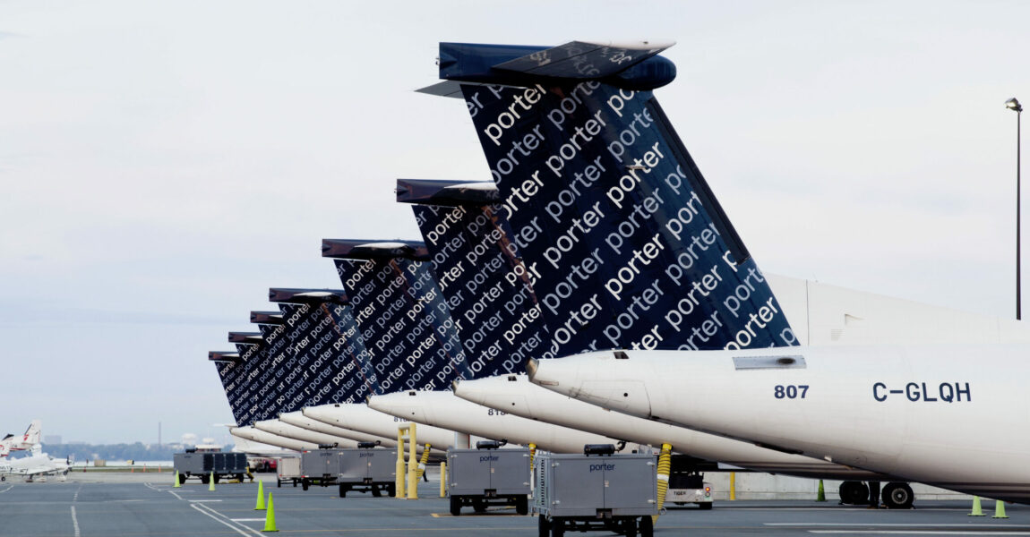 Sieben Q400 von Porter Airlines in einer Reihe