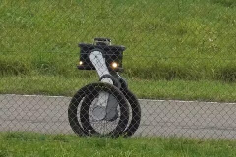 Am Flughafen Stuttgart patrouilliert nun ein KI-Roboter.