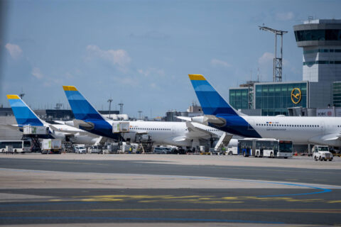 Discover Airlines stärkt die Absicherung für Cockpit- und Kabinencrews – neuer Tarifvertrag bringt mehr Sicherheit im Berufsalltag.