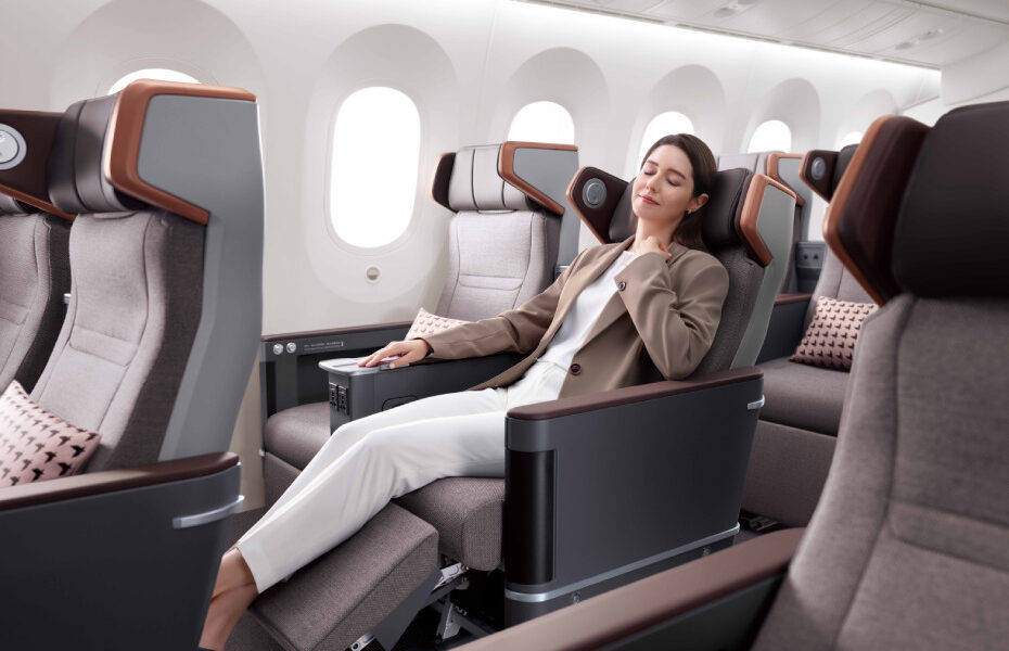 Der angenehme Sitzabstand, die großzügige Neigefunktion und das durchdachte Sitzdesign laden zum Arbeiten oder zum Entspannen ein. 