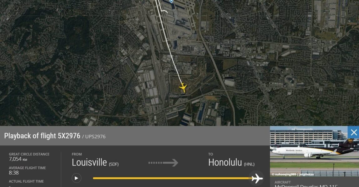 Die Maschine stürzte einen Kilometer nach der Startbahn ab.