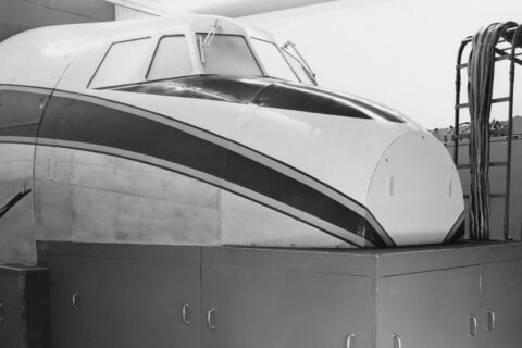 Der erste Flugsimulator der Lufthansa des Jahres 1957. Er war damals das modernste Schulungsgerät für die Cockpitcrews.