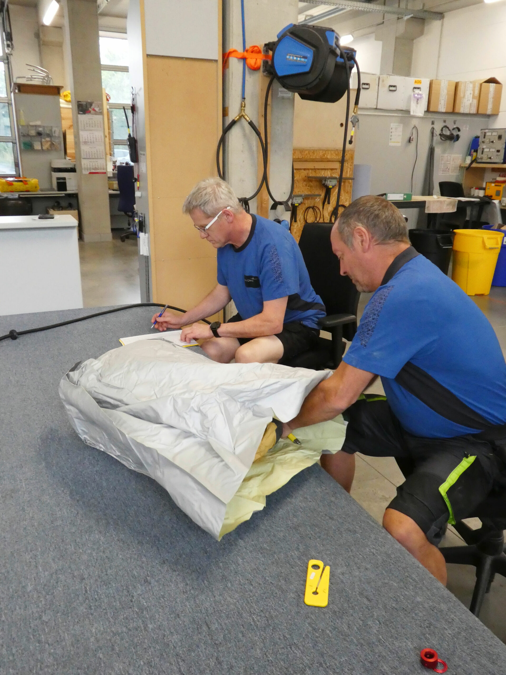 Vakuumverpackung des Rettungsfloßes