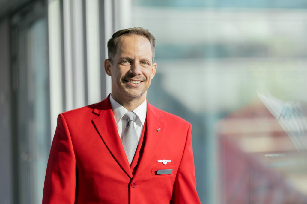 Robert Hofman ist Flugbegleiter bei Austrian Airlines.