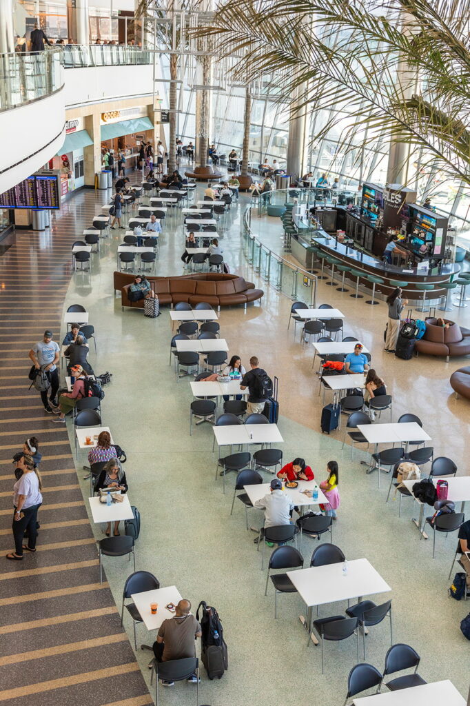 Das Terminal 2 in San Diego mit Blick auf das Vorfeld.