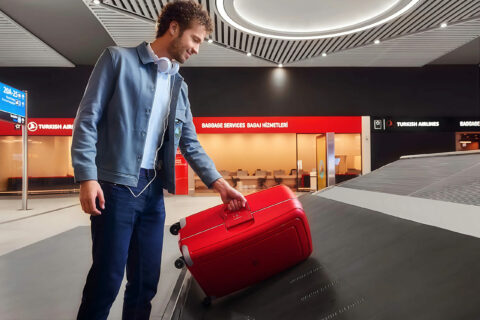 Der neue Smart-Baggage-Service von Turkish Airlines nutzt Samsungs SmartThings-Technologie, um Reisenden eine präzisere und komfortablere Gepäckverfolgung zu ermöglichen.